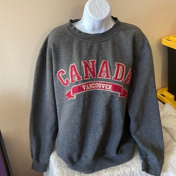 Canada Sweatshirt Size Medium - Picture 1 of 9